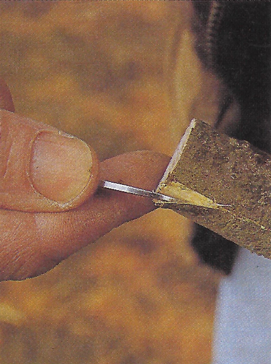 Step 2: Tidy up the sawn end of the branches so that they are clean and smooth and then cut a slit in the bark.